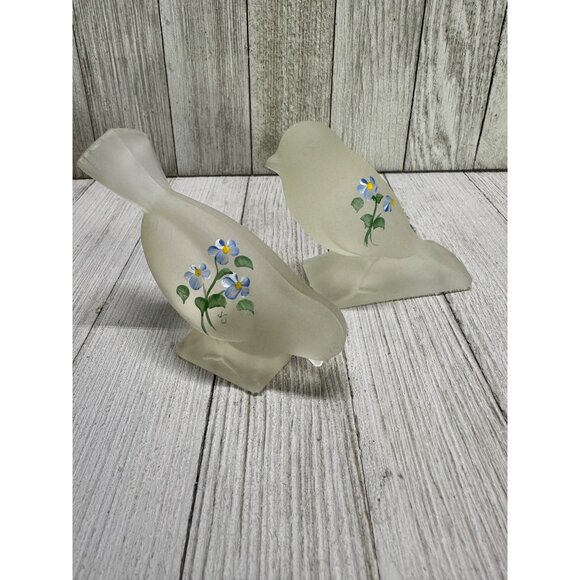 Vintage LE Smith Birds Figurine Frosted Satin Glass Clear Floral- Set of 2 - Picture 1 of 6
